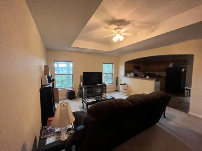 8620 Sibbald Rd Jacksonville Investment Property Living Room