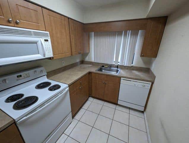 Condominium for sale in 32207 Jacksonville Florida Kitchen Investor Grade